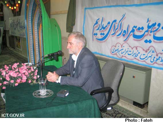 حضور وزیر در جمع خانواده شهدای مخابرات