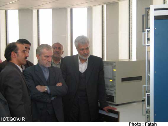 بازدید وزیر از اداره ارتباطات رادیویی