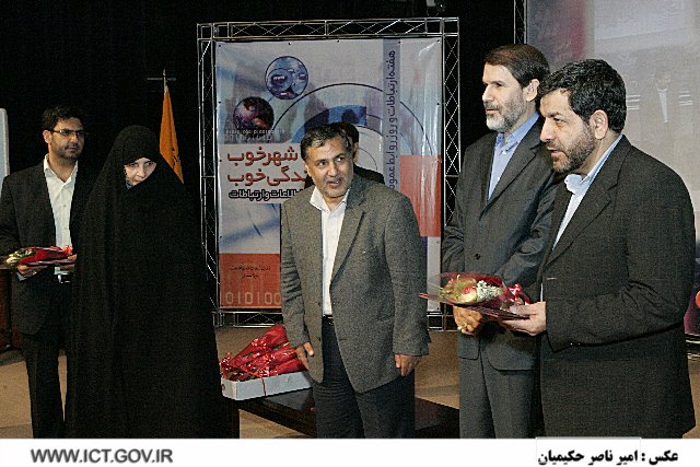 تقدیر از همسر شهید قندی