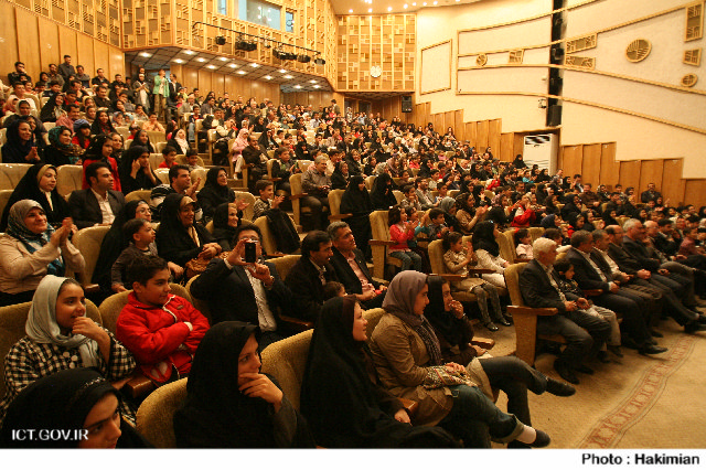 مراسم تجلیل از بازنشستگان وزارت و دانش آموزان ممتاز