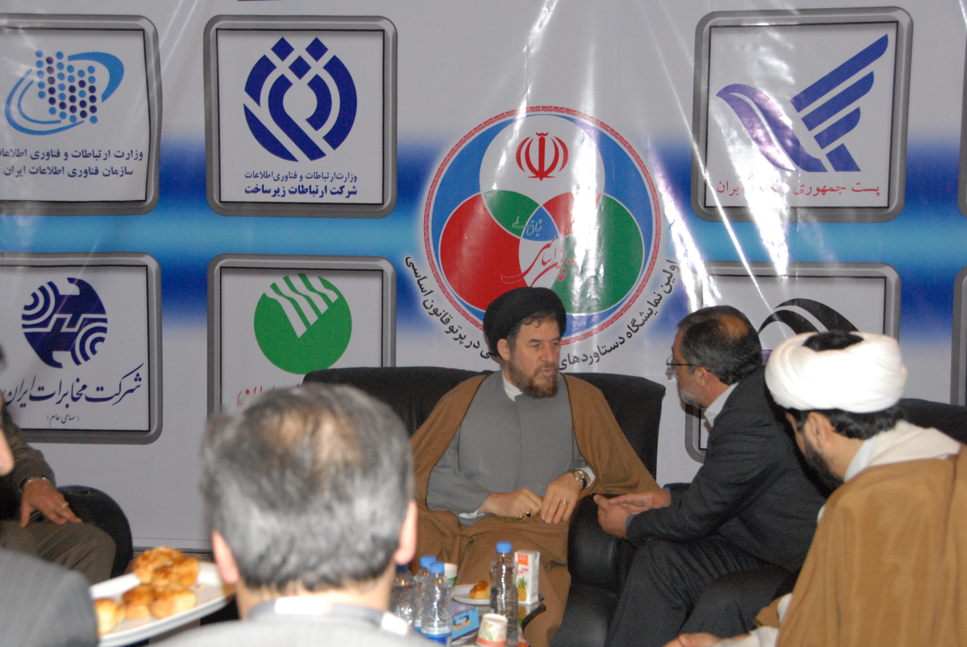 بازدید معاون رئیس جمهور از غرفه وزارت ارتباطات