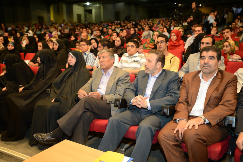 دکنر واعظی در جمع خانواده پست