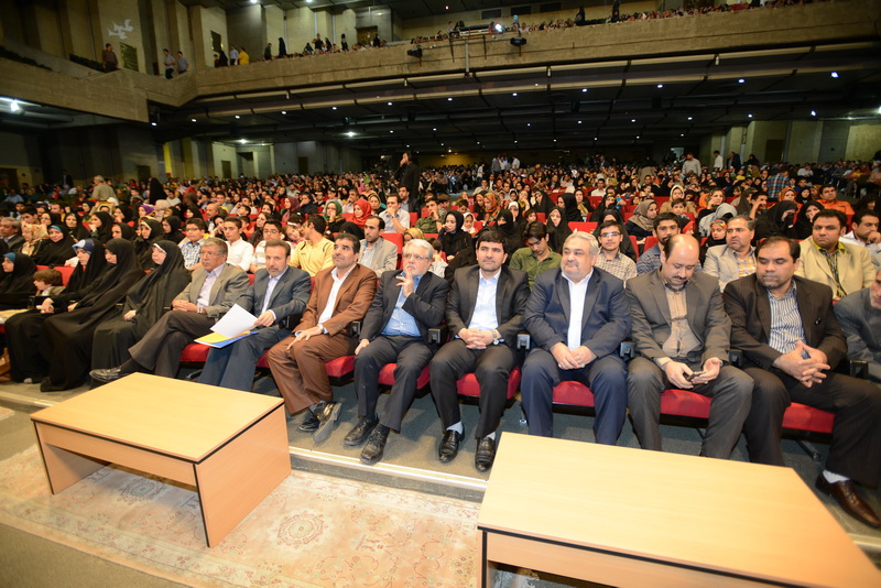 دکنر واعظی در جمع خانواده پست