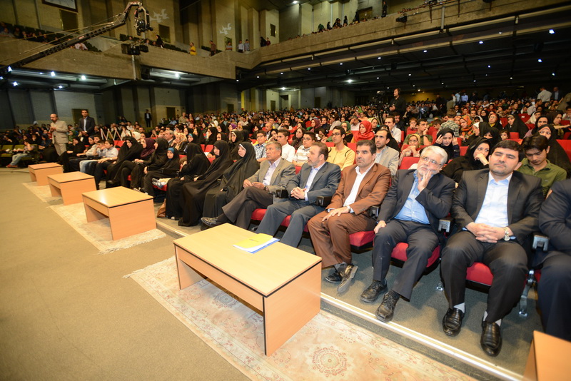 دکنر واعظی در جمع خانواده پست