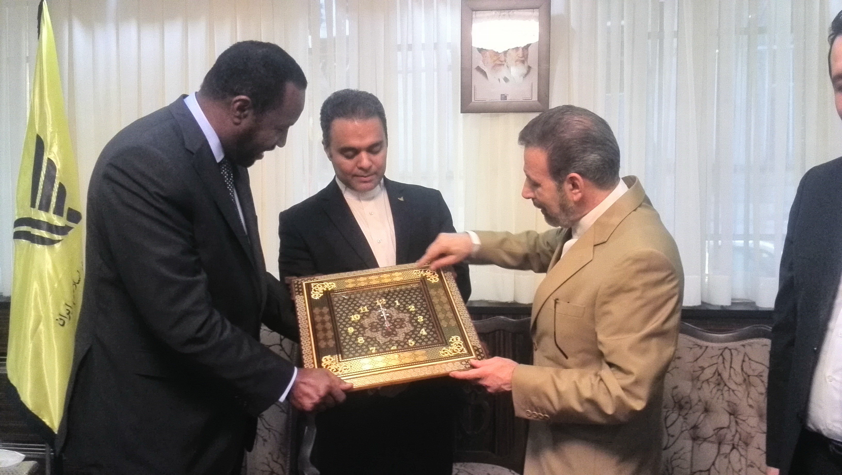 نشست دکتر واعظی با بشارحسین