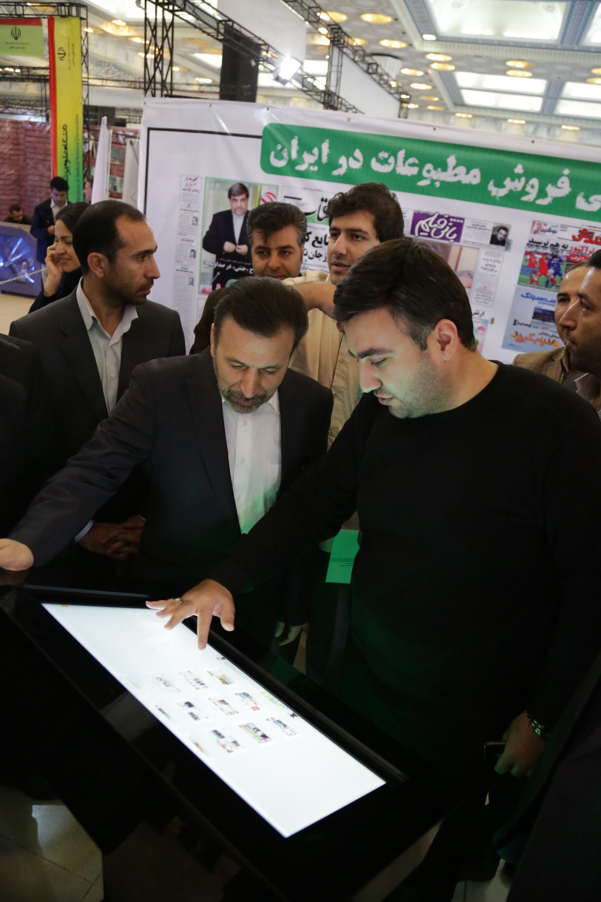 حضور وزیر ارتباطات در نمایشگاه مطبوعات