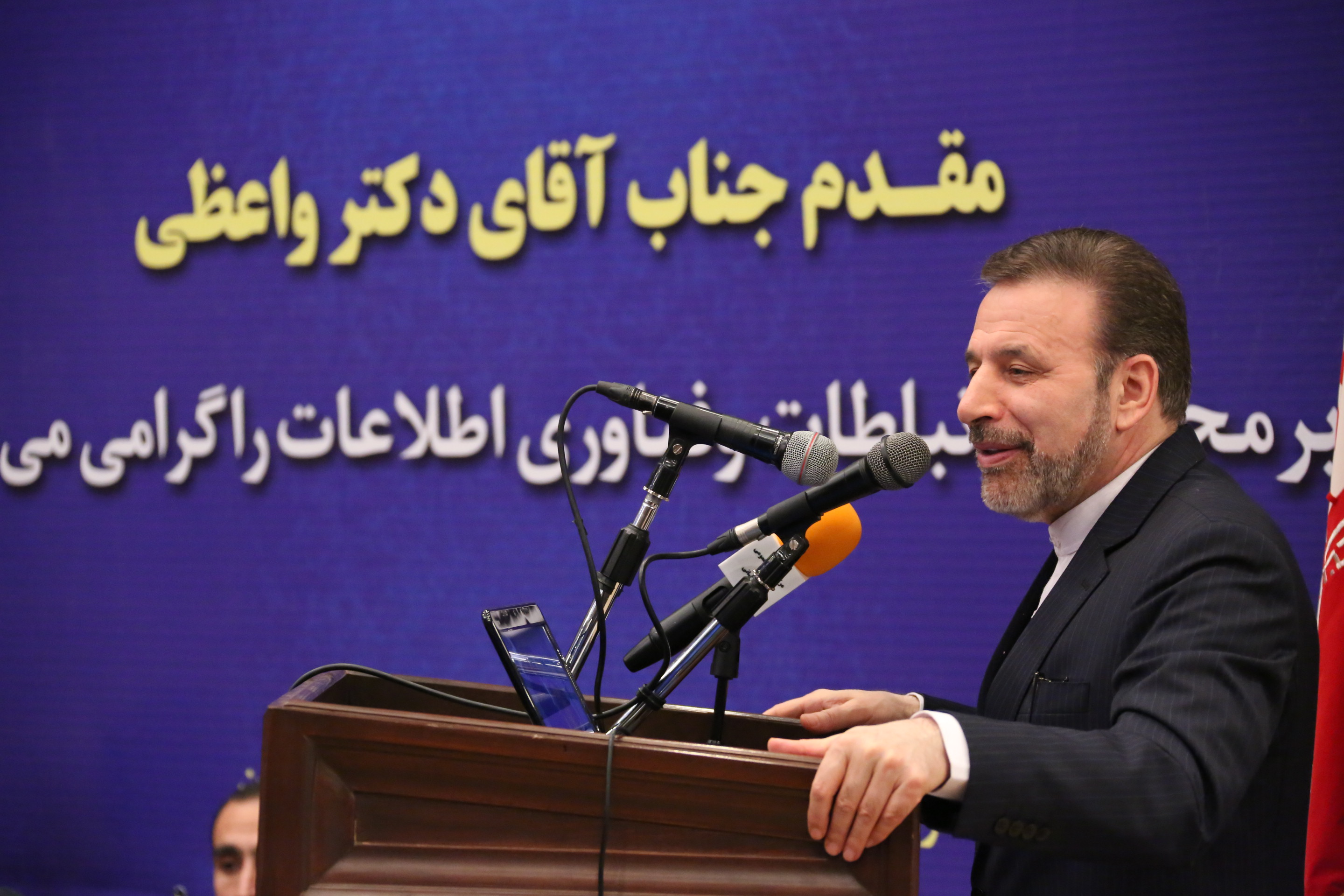 سفر وزیر ارتباطات به استان خوزستان در آستانه دهه فجر
