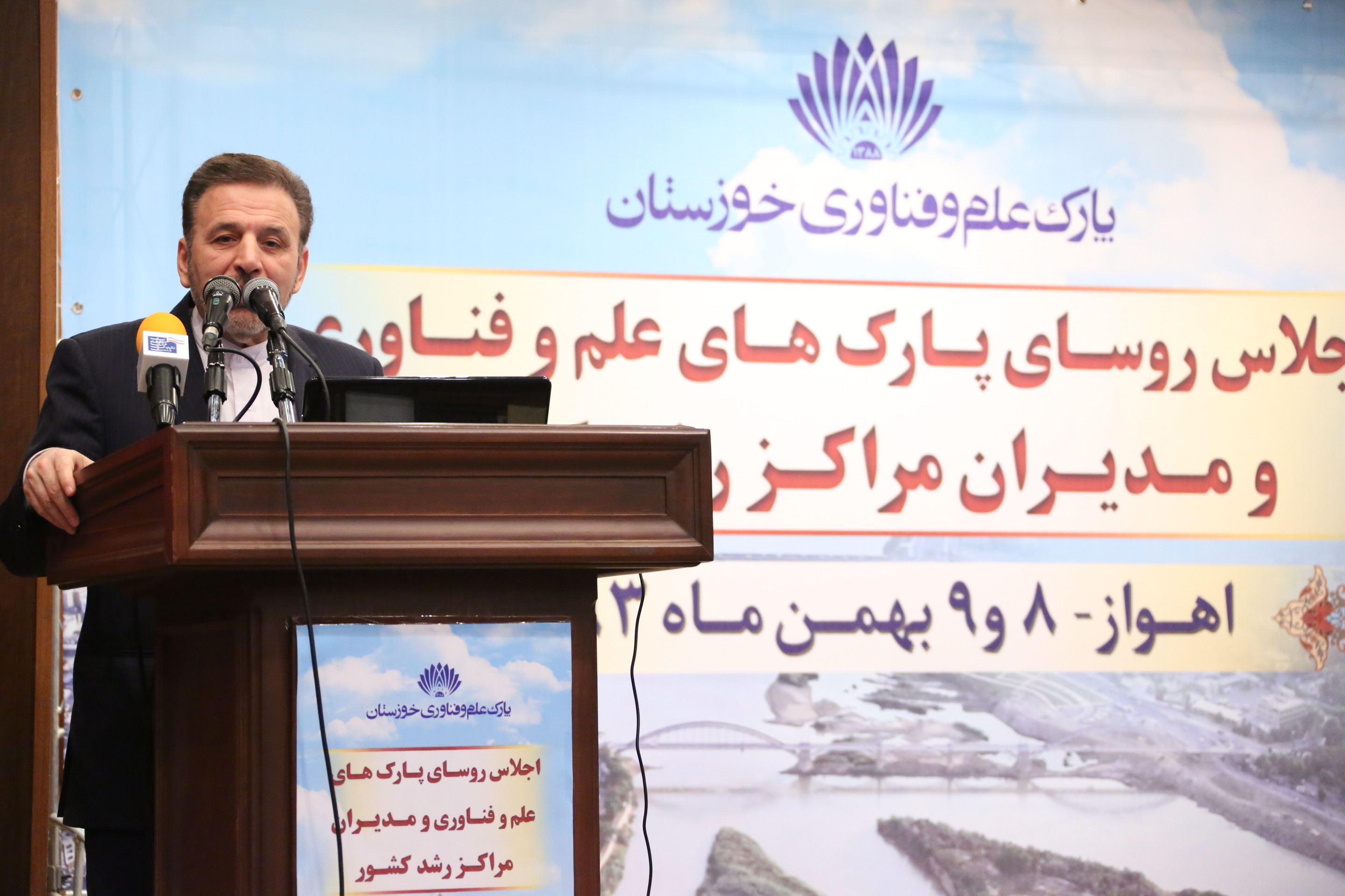 سفر وزیر ارتباطات به استان خوزستان در آستانه دهه فجر