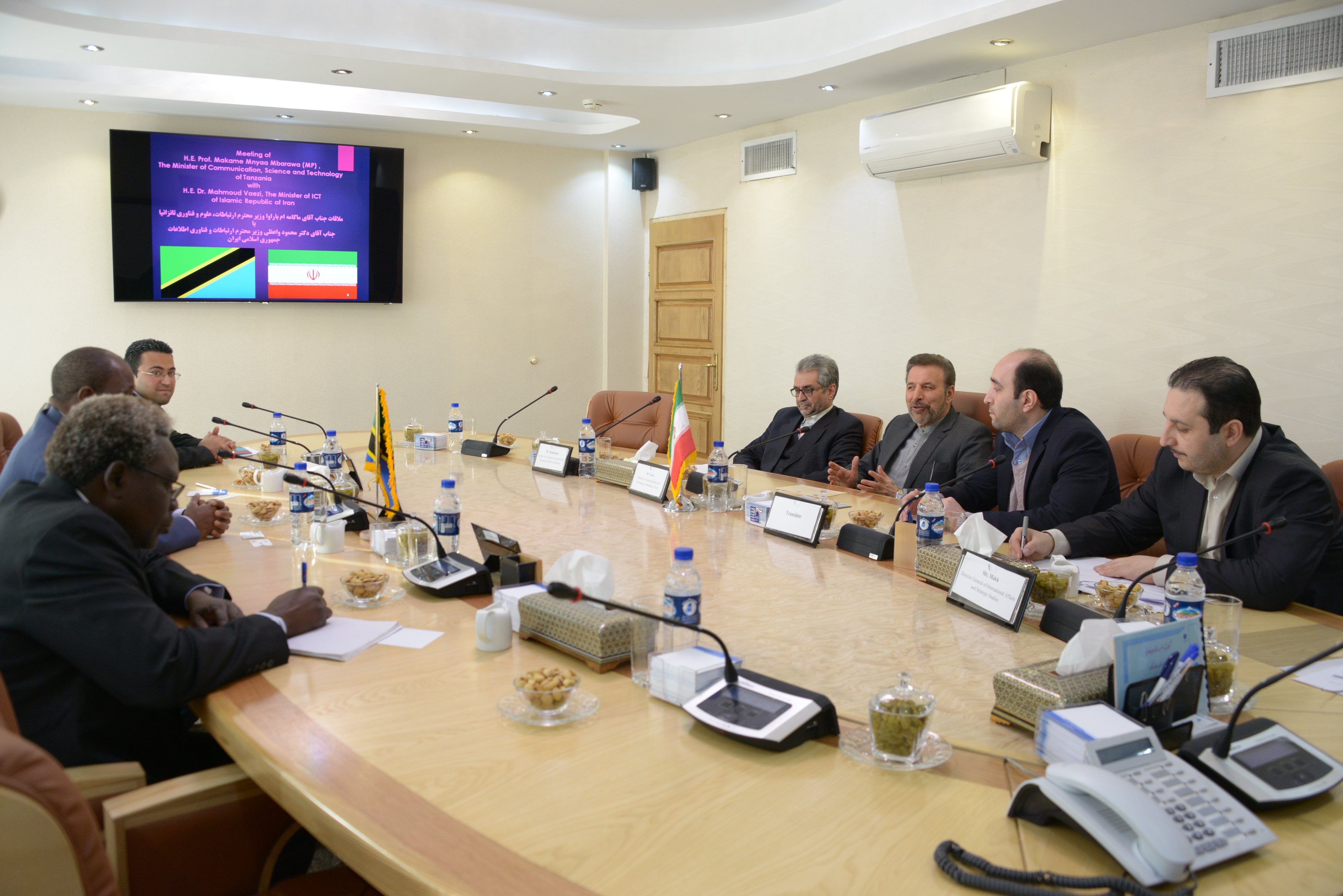 زیر ارتباطات و فناوری اطلاعات ایران با وزیر ارتباطات، علوم و فناوری اطلاعات تانزانیا