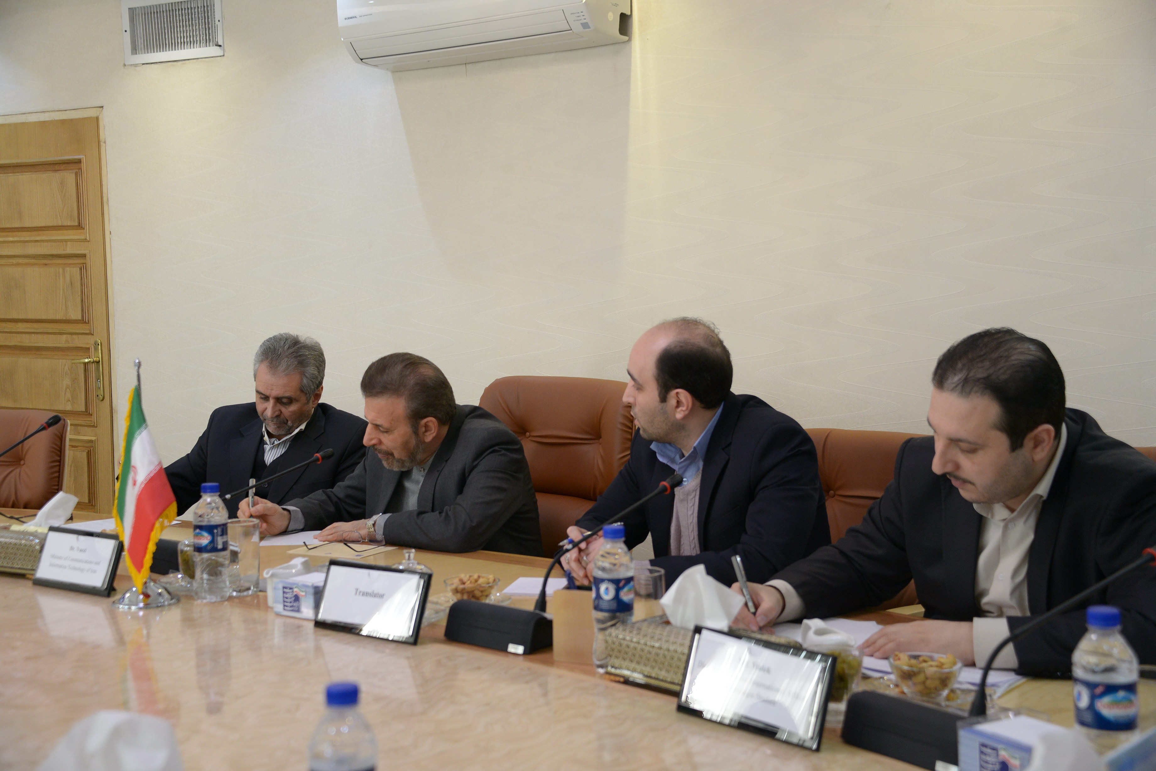 زیر ارتباطات و فناوری اطلاعات ایران با وزیر ارتباطات، علوم و فناوری اطلاعات تانزانیا
