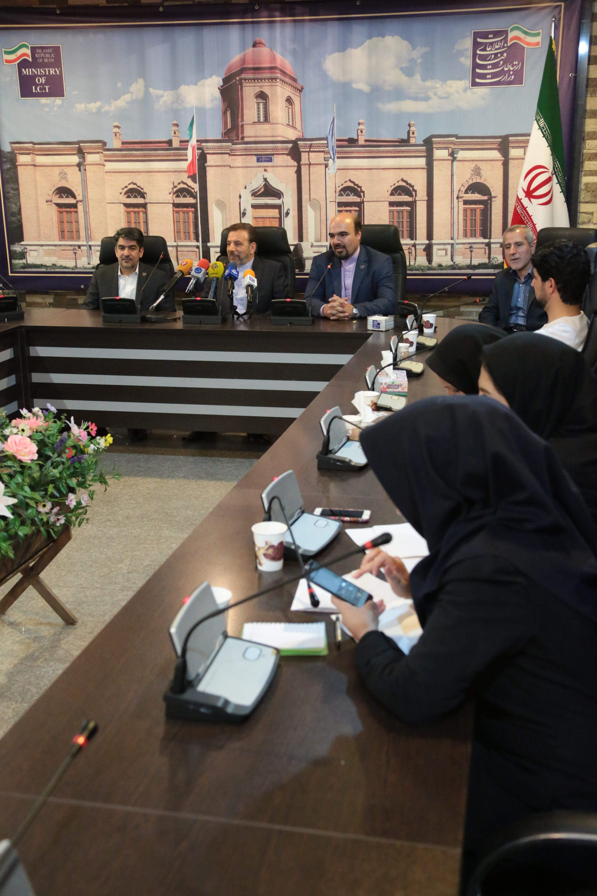 دیدار نوروزی دکتر واعظی با کارکنان وزارت ارتباطات و اصحاب رسانه