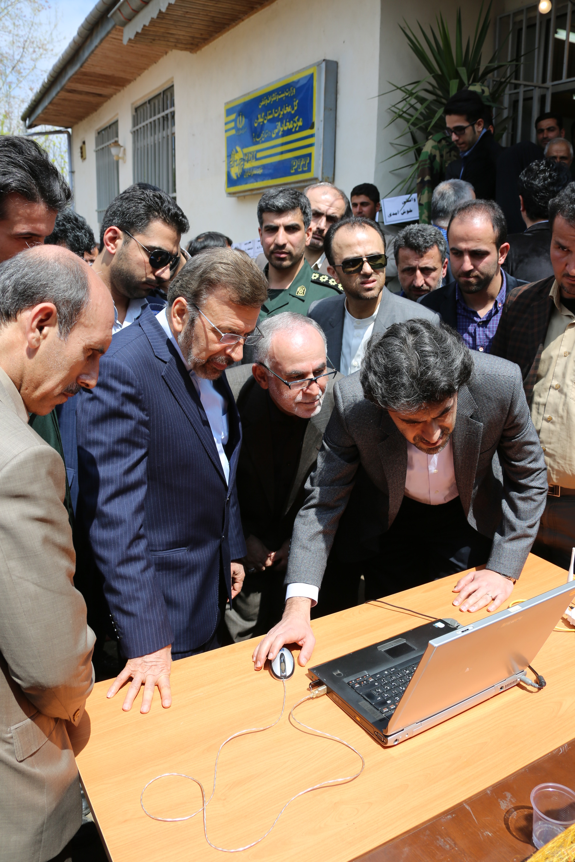 وزیر ارتباطات و فناوری اطلاعات به همراه کاروان تدبیر و امید در استان گیلان