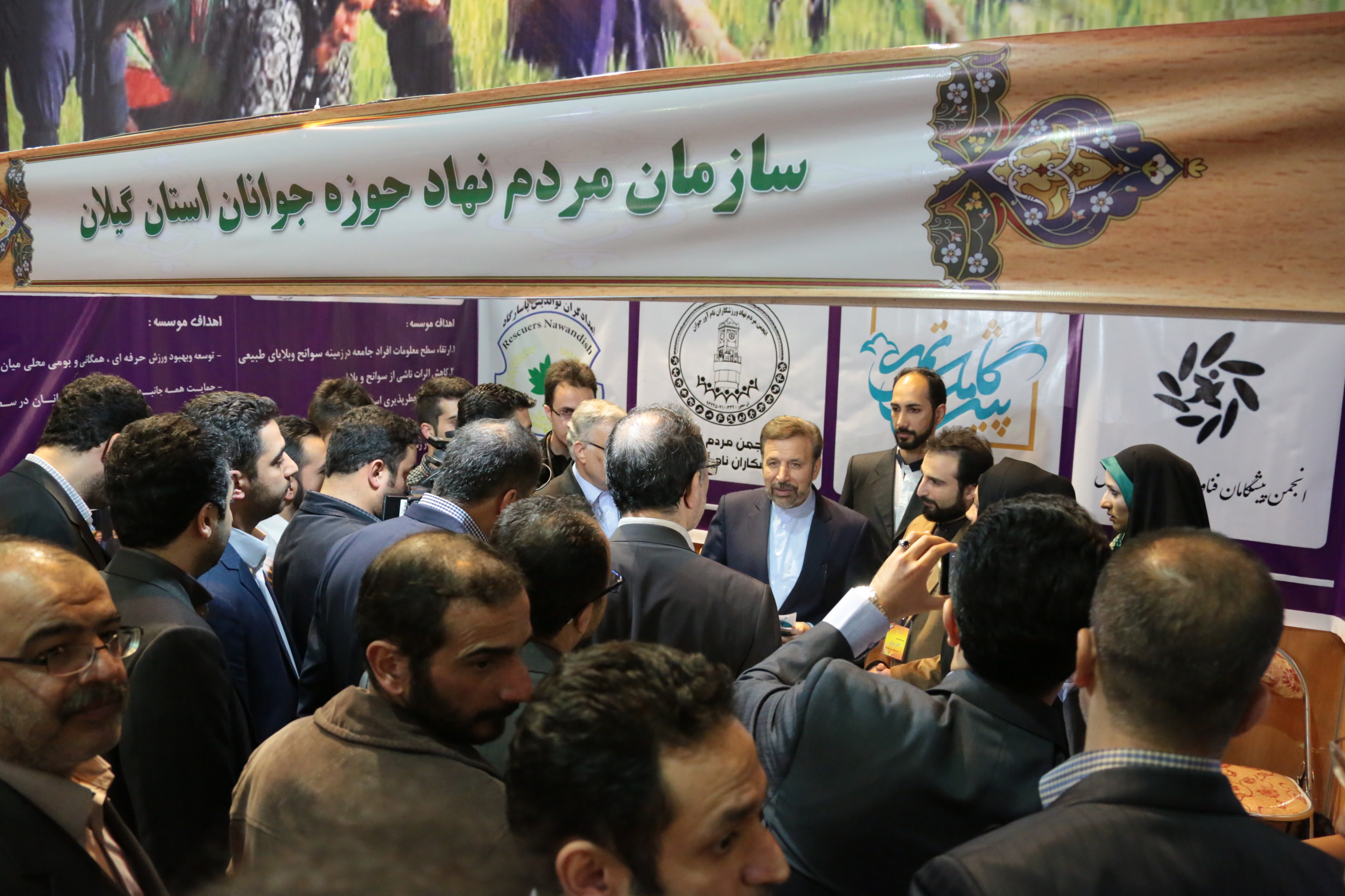 وزیر ارتباطات و فناوری اطلاعات به همراه کاروان تدبیر و امید در استان گیلان