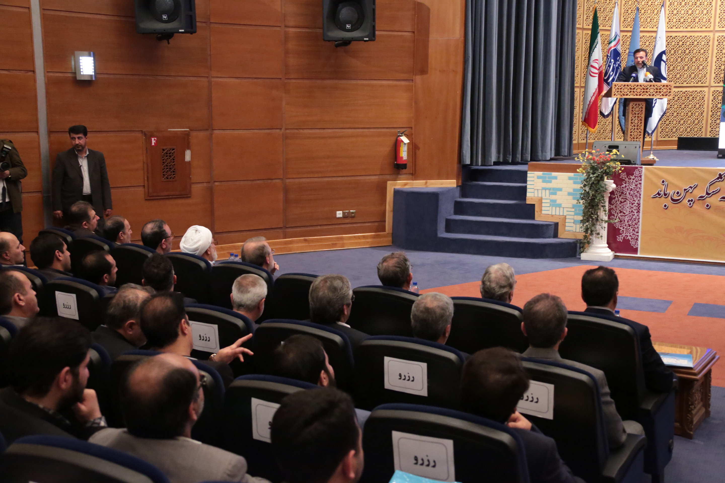 وزیر ارتباطات وفناوری اطلاعات در افتتاح شبکه  پهن بانداستان  قم