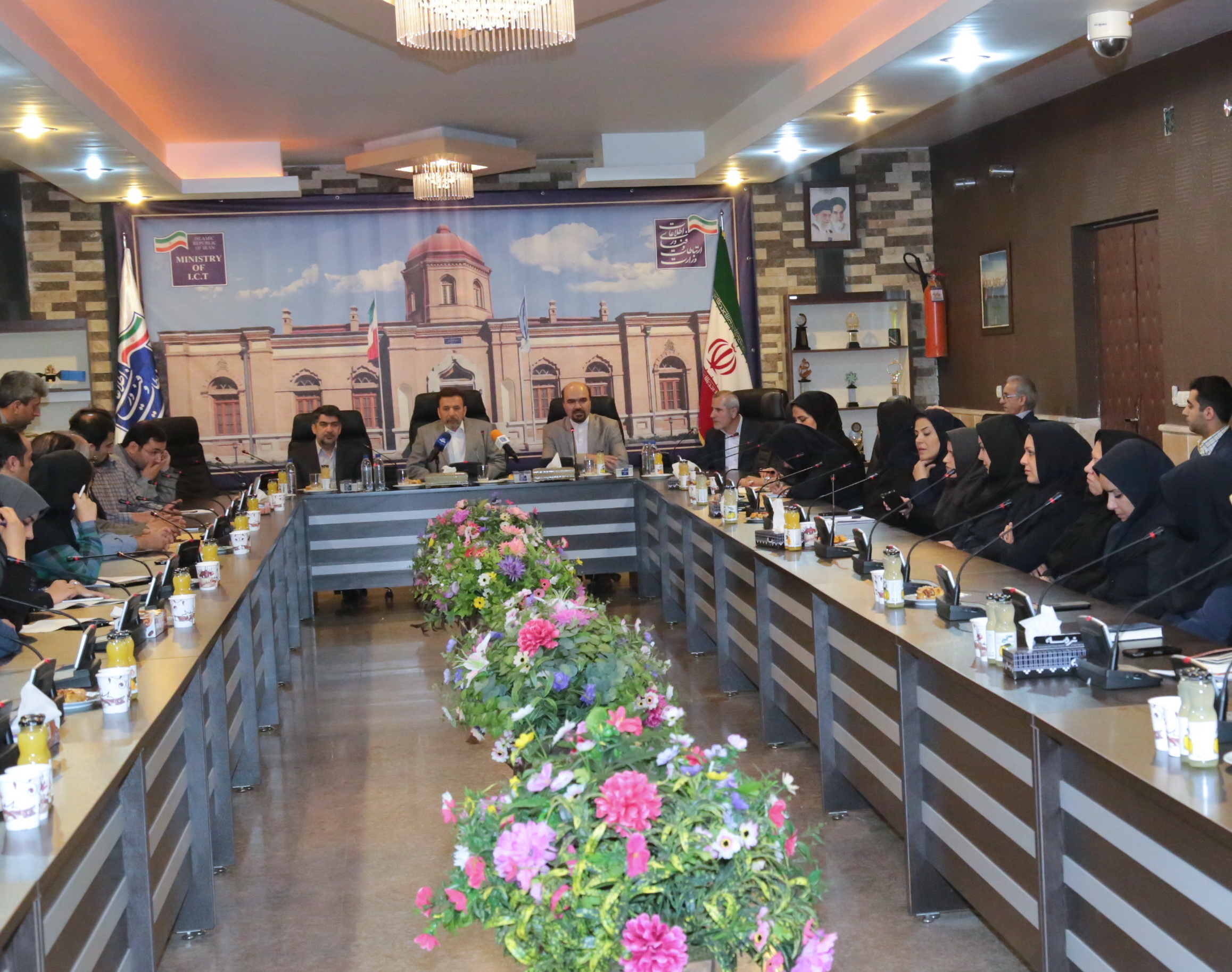 بازدید وزیر ارتباطات از مرکز روابط عمومی و اطلاع رسانی وزارت