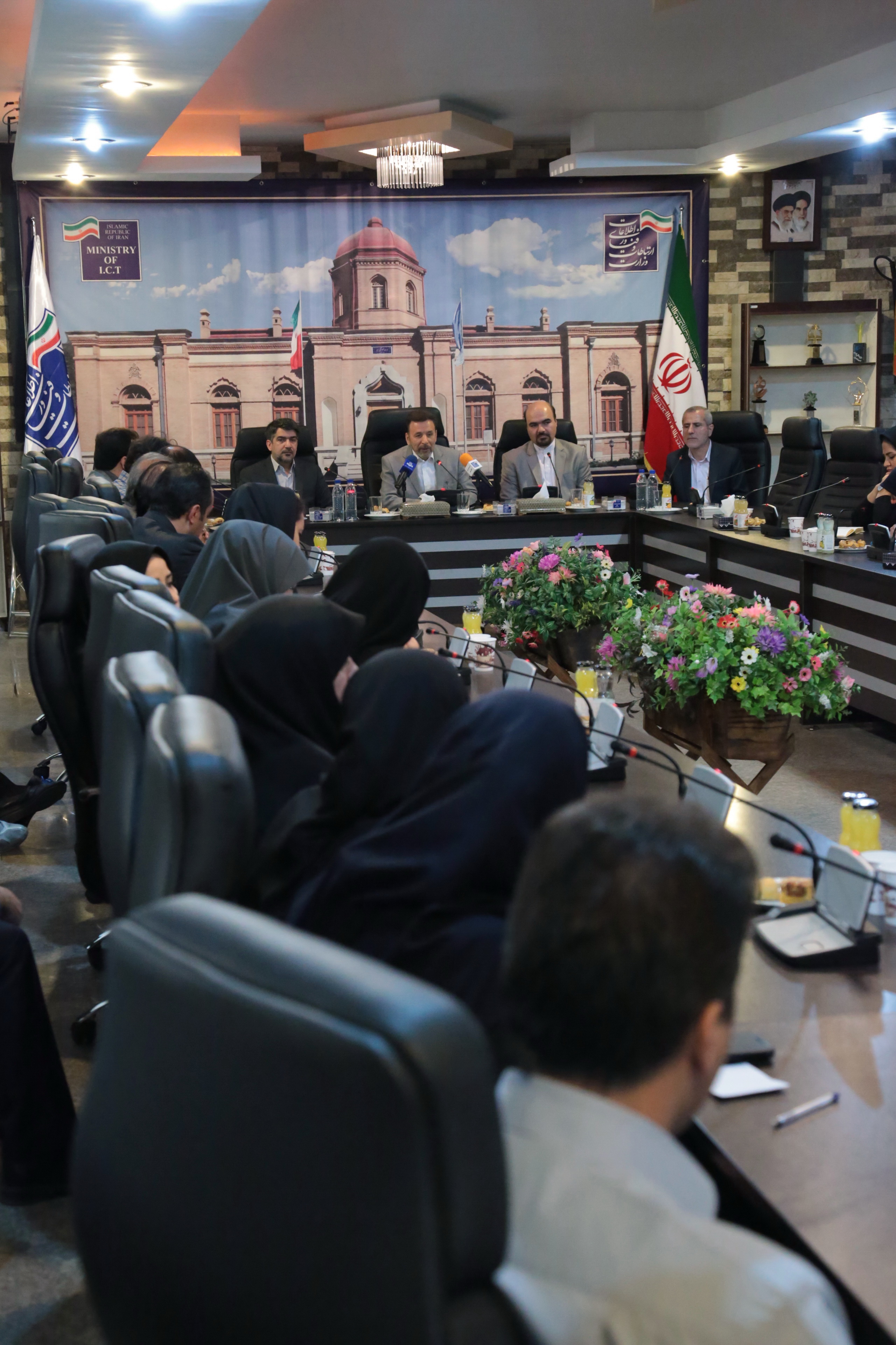بازدید وزیر ارتباطات از مرکز روابط عمومی و اطلاع رسانی وزارت