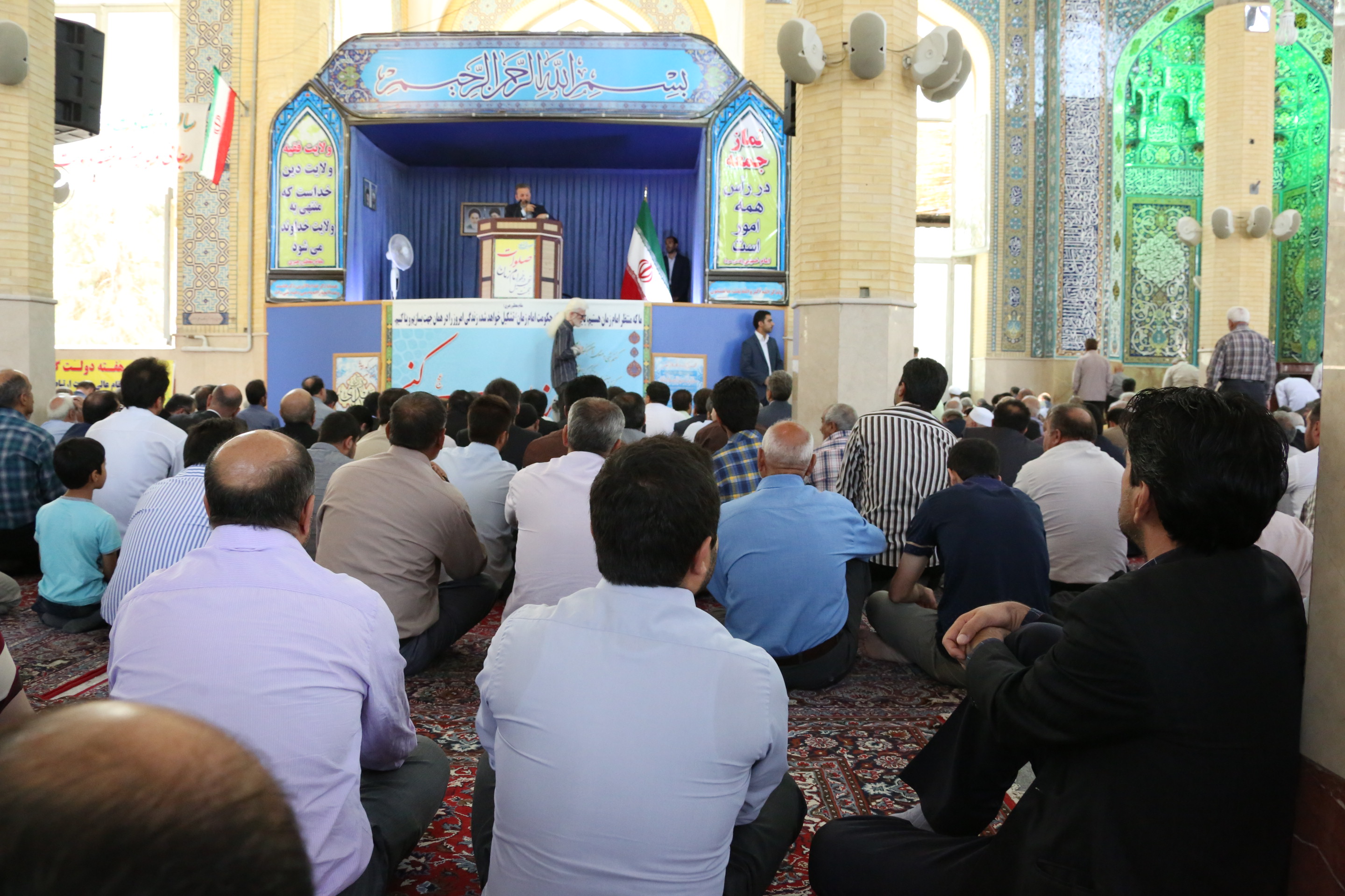 بیان دستاوردهای نظام اسلامی توسط وزیر ارتباطات در نماز جمعه کرج