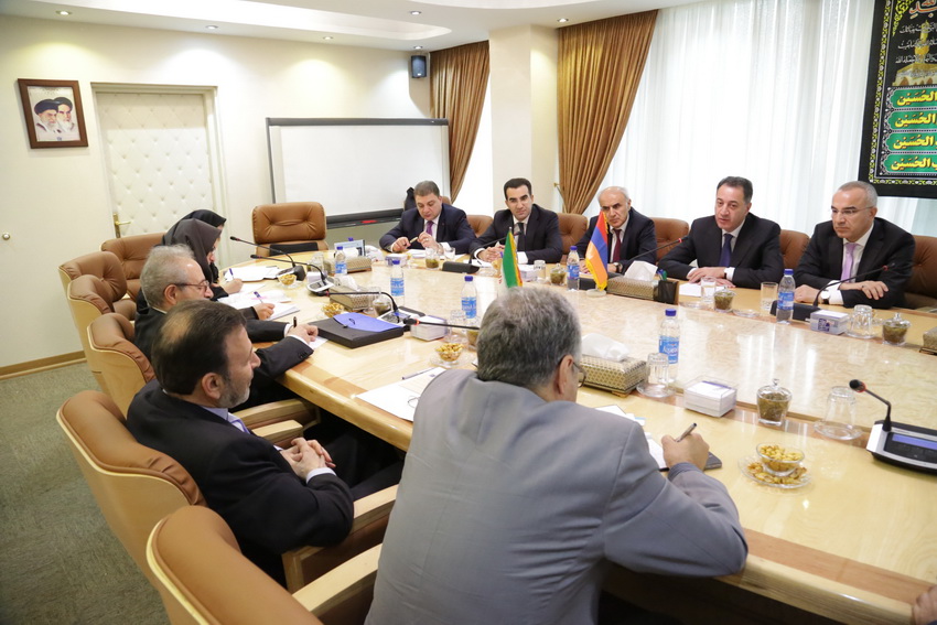 دیدار وزیر ارتباطات و فناوری اطلاعات با وزیر اقتصاد ارمنستان