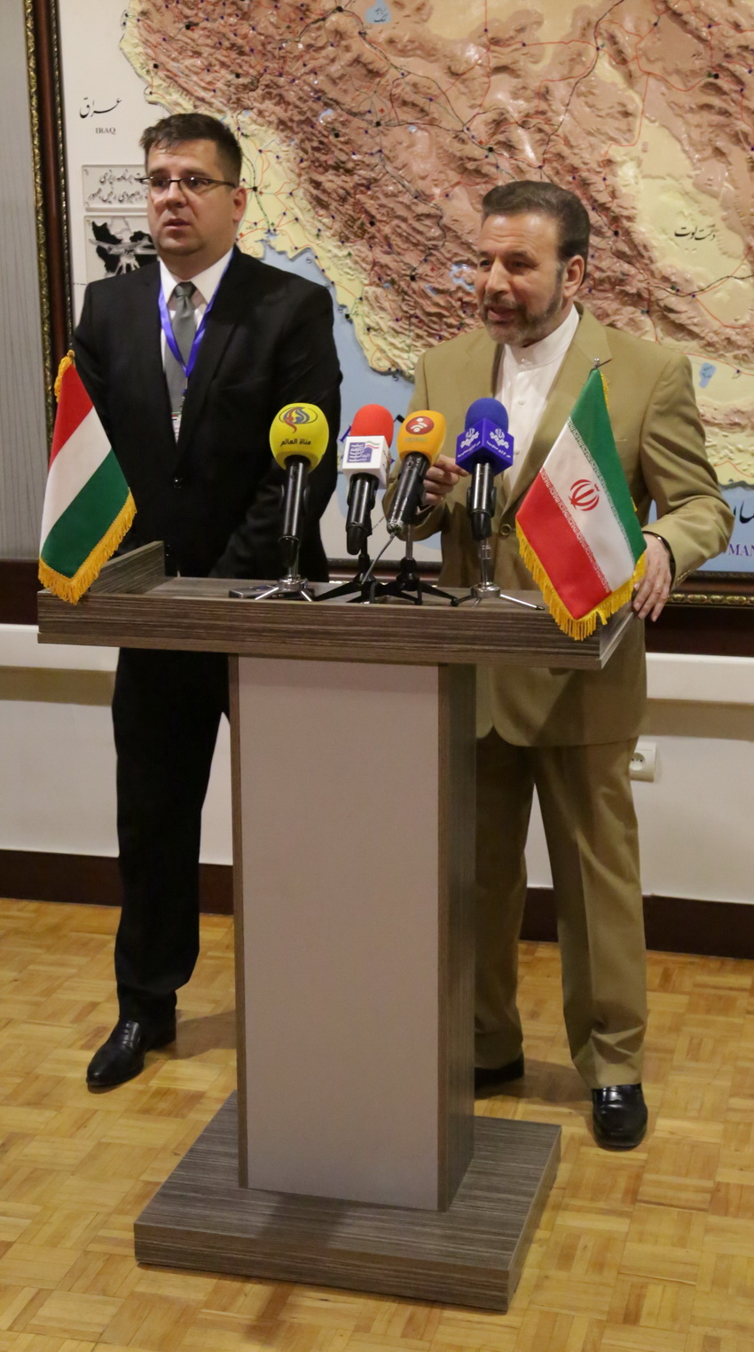 نشست دکتر واعظی و وزیر توسعه مجارستان