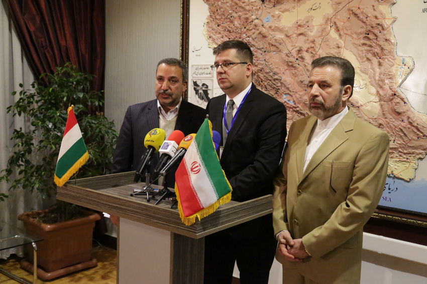 نشست دکتر واعظی و وزیر توسعه مجارستان