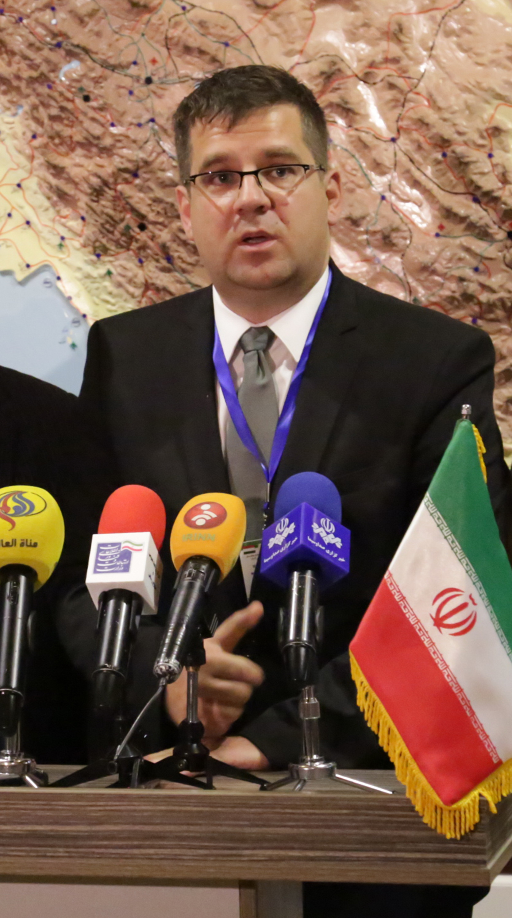 نشست دکتر واعظی و وزیر توسعه مجارستان