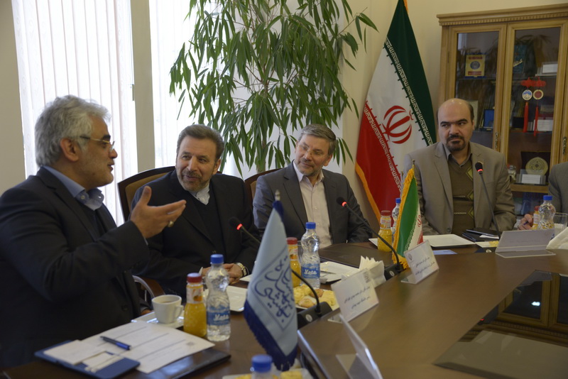 بازدید دکتر واعظی ازدانشگاه شهید بهشتی و پژوهشکده ها