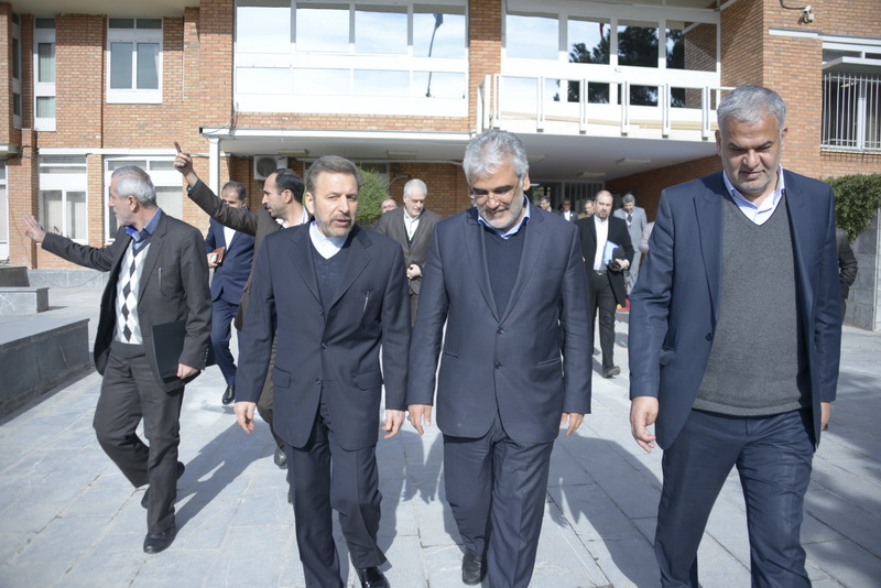 بازدید دکتر واعظی ازدانشگاه شهید بهشتی و پژوهشکده ها