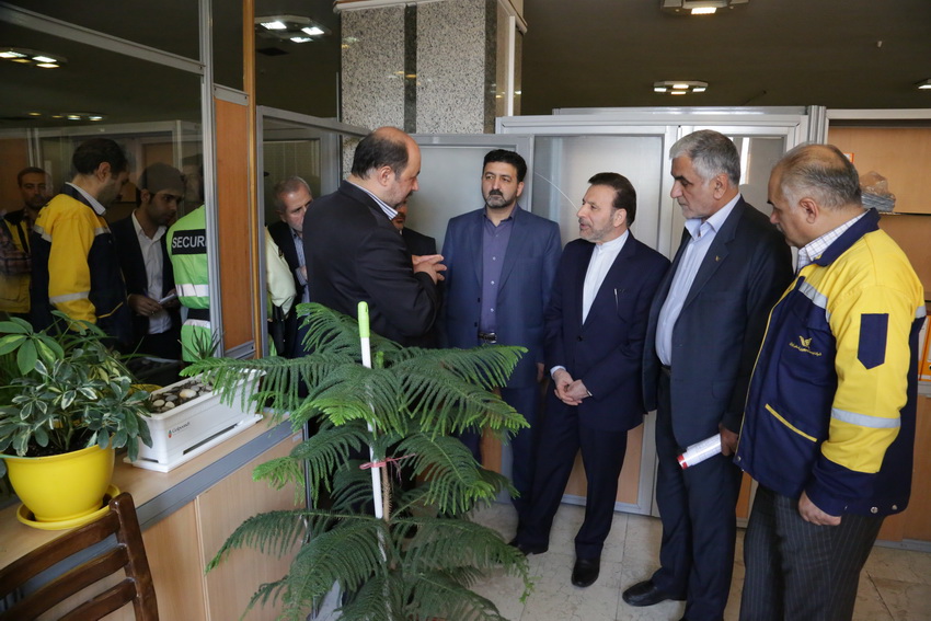 بازدید دکتر واعظی از منطقه پستی پانزده