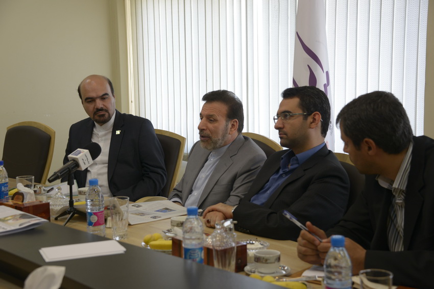 بازدید دکتر واعظی از تحریریه روزنامه ایران