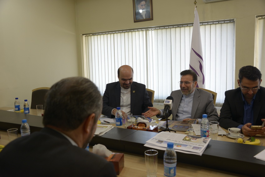 بازدید دکتر واعظی از تحریریه روزنامه ایران