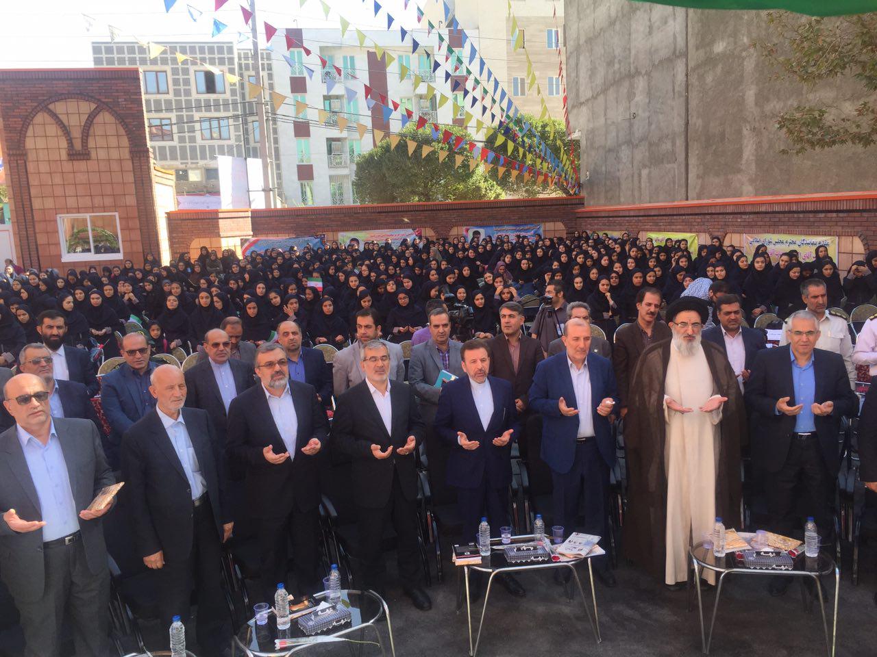 حضور دکتر واعظی در آیین بازگشایی رسمی مدارس استان البرز
