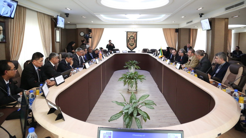 دیدار دکتر واعظی با وزیر صنعت و تجارت مالزی