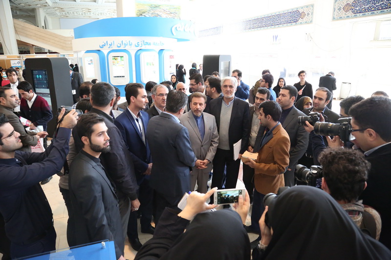 بازدید دکتر واعظی از دهمین نمایشگاه رسانه های دیجیتالی