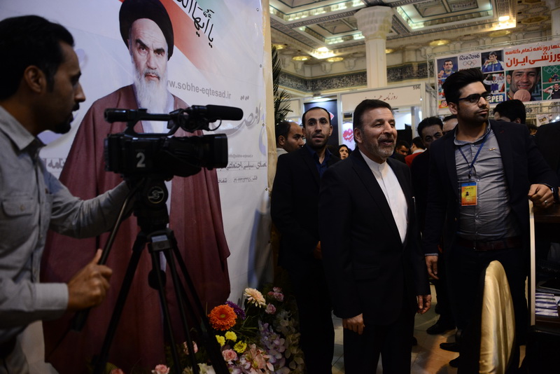 بازدید دکتر واعظی از نمایشگاه مطبوعات
