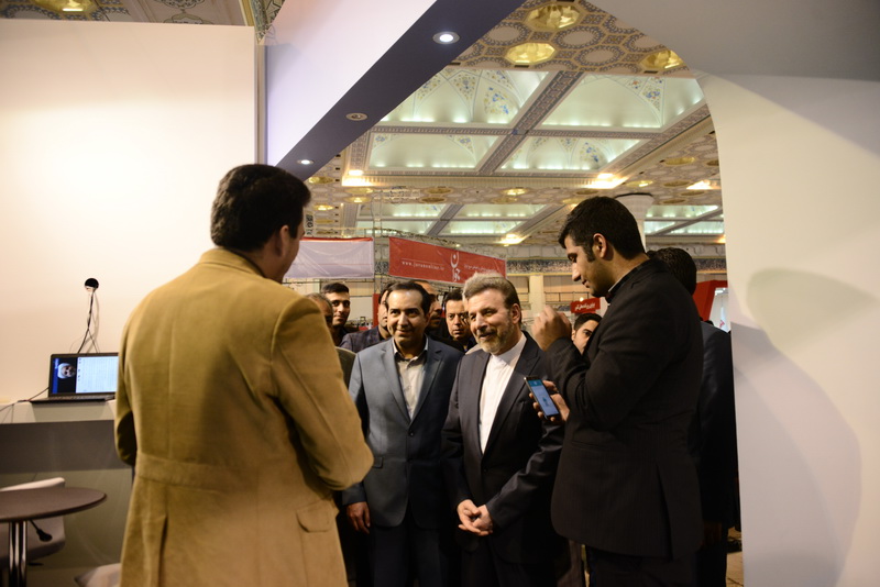 بازدید دکتر واعظی از نمایشگاه مطبوعات