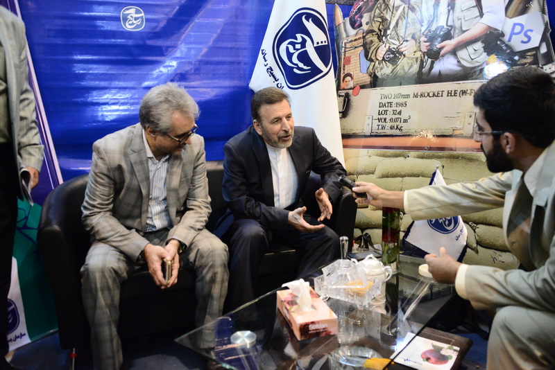 بازدید دکتر واعظی از نمایشگاه مطبوعات