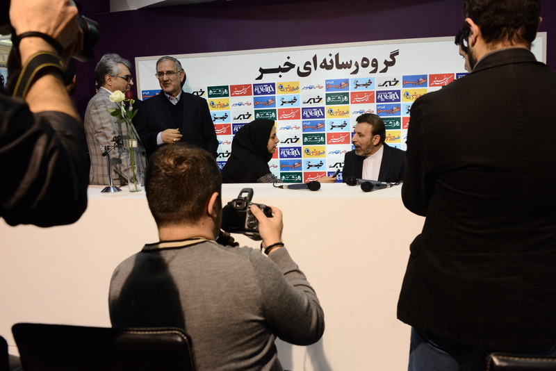 بازدید دکتر واعظی از نمایشگاه مطبوعات