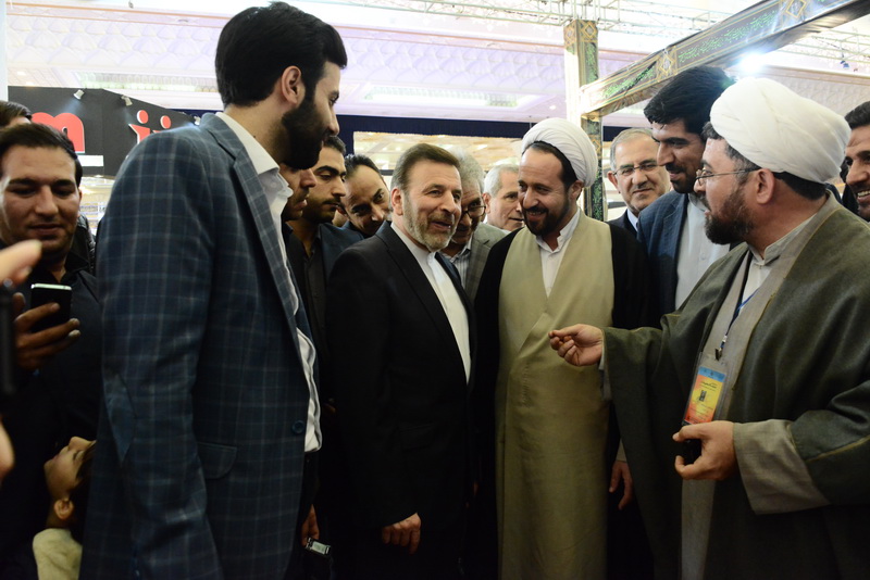 بازدید دکتر واعظی از نمایشگاه مطبوعات