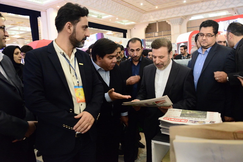 بازدید دکتر واعظی از نمایشگاه مطبوعات