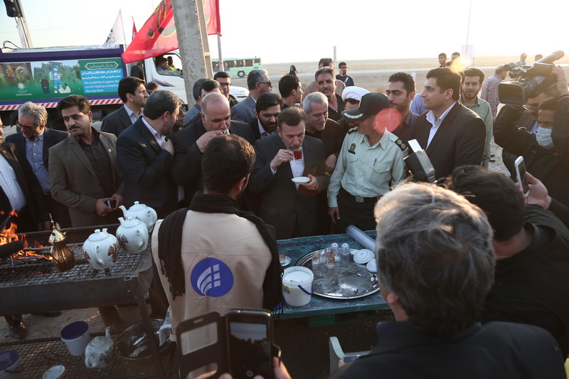 پیاده روی دکتر واعظی همراه با زائران اربعین