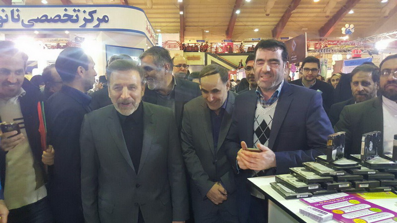 بازدید دکتر واعظی از نمایشگاه الکامپ قم