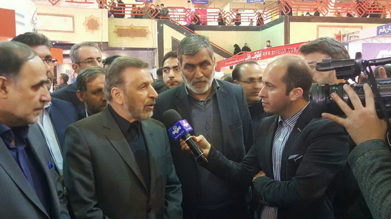 بازدید دکتر واعظی از نمایشگاه الکامپ قم