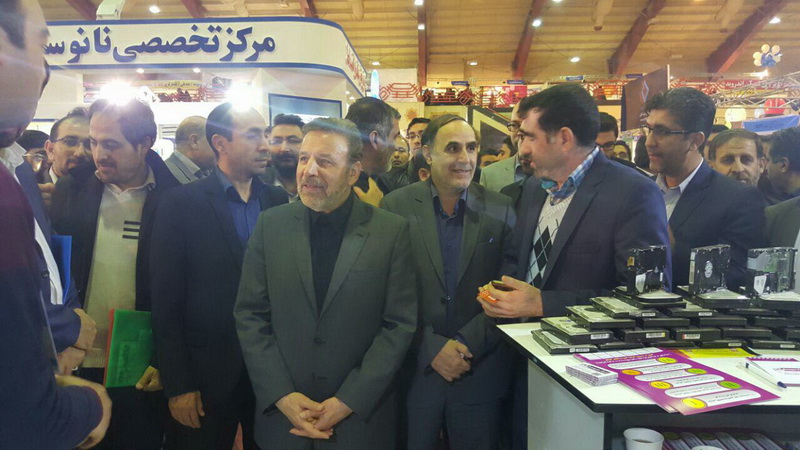بازدید دکتر واعظی از نمایشگاه الکامپ قم