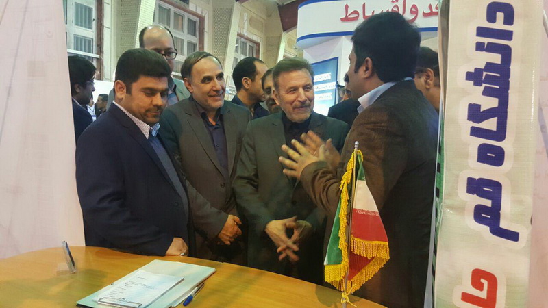 بازدید دکتر واعظی از نمایشگاه الکامپ قم