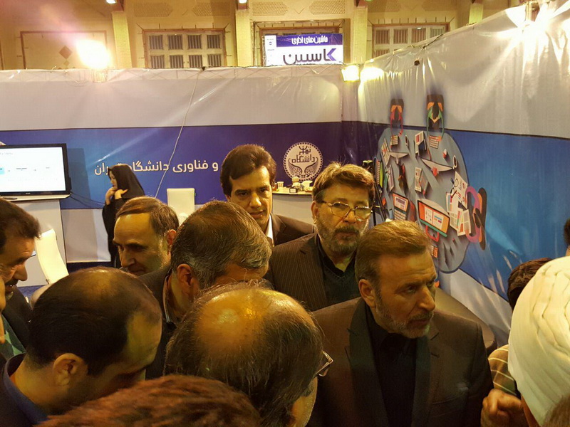 بازدید دکتر واعظی از نمایشگاه الکامپ قم