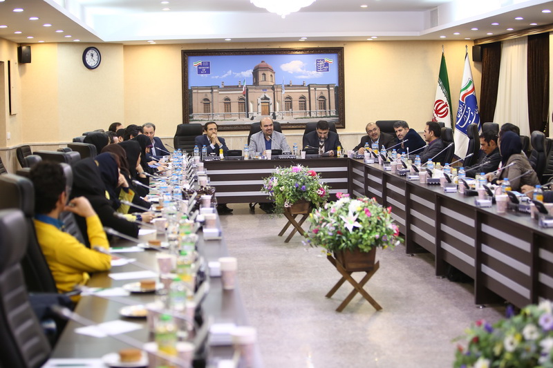 نشست دکتر فرنقی زاد با خبرنگاران حوزه ict