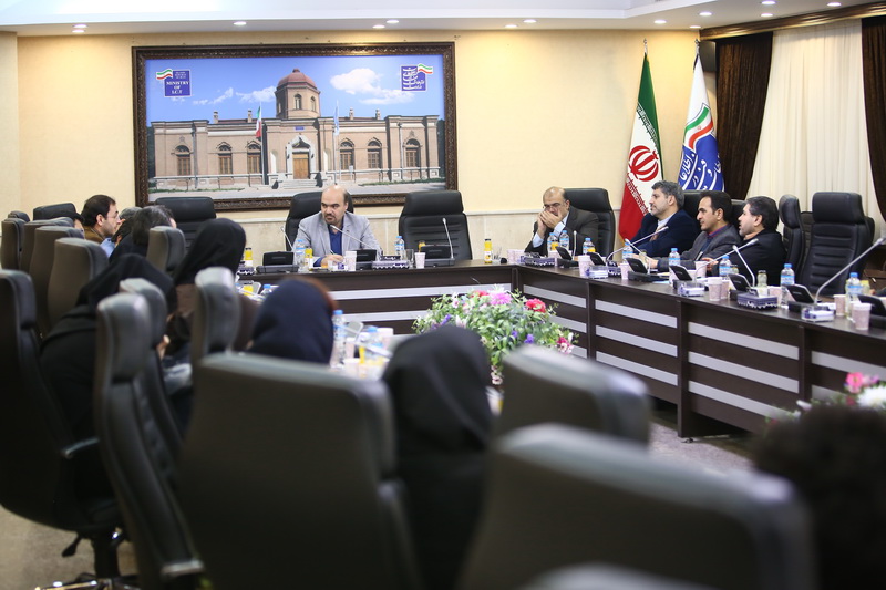 نشست دکتر فرنقی زاد با خبرنگاران حوزه ict