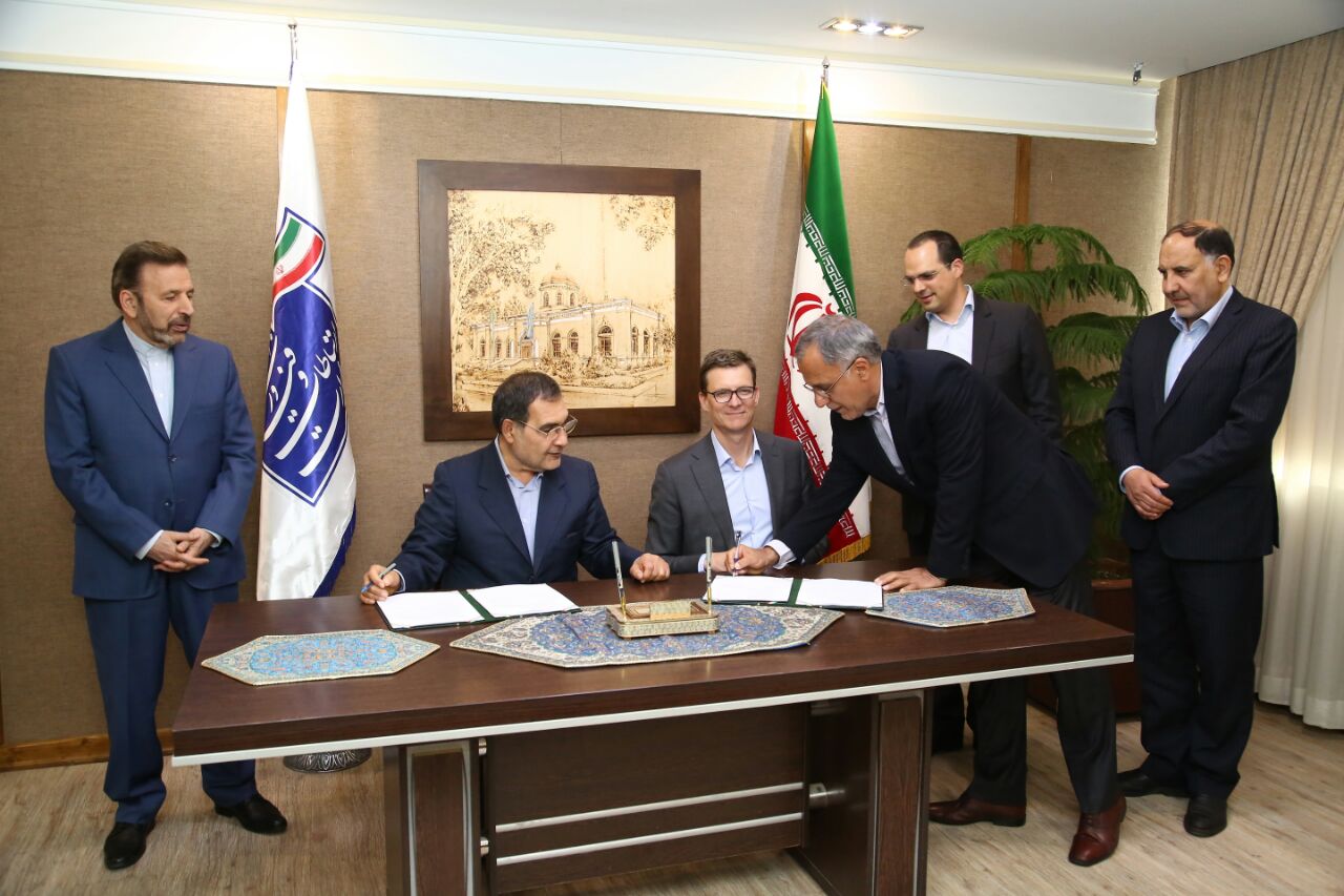 امضای تفاهم نامه شرکت ایرانیان نت