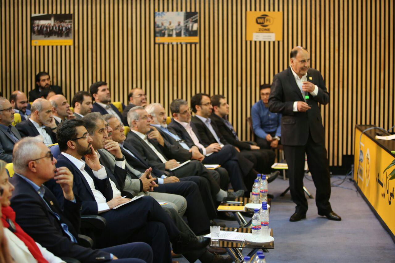 گردهمایی فرصت های  اقتصادی نسل 5 و نخستین آزمایش شبکه کامل 5G در کشور توسط ایرانسل با حضور مهندس آذری جهرمی