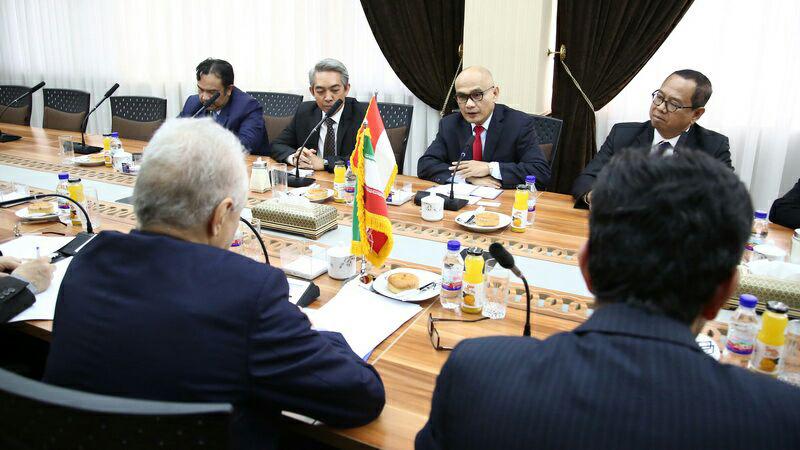 دیدار معاون وزیر امور خارجه اندونزی با مهندس محتشمی قائم مقام وزیر ارتباطات در امور بین الملل